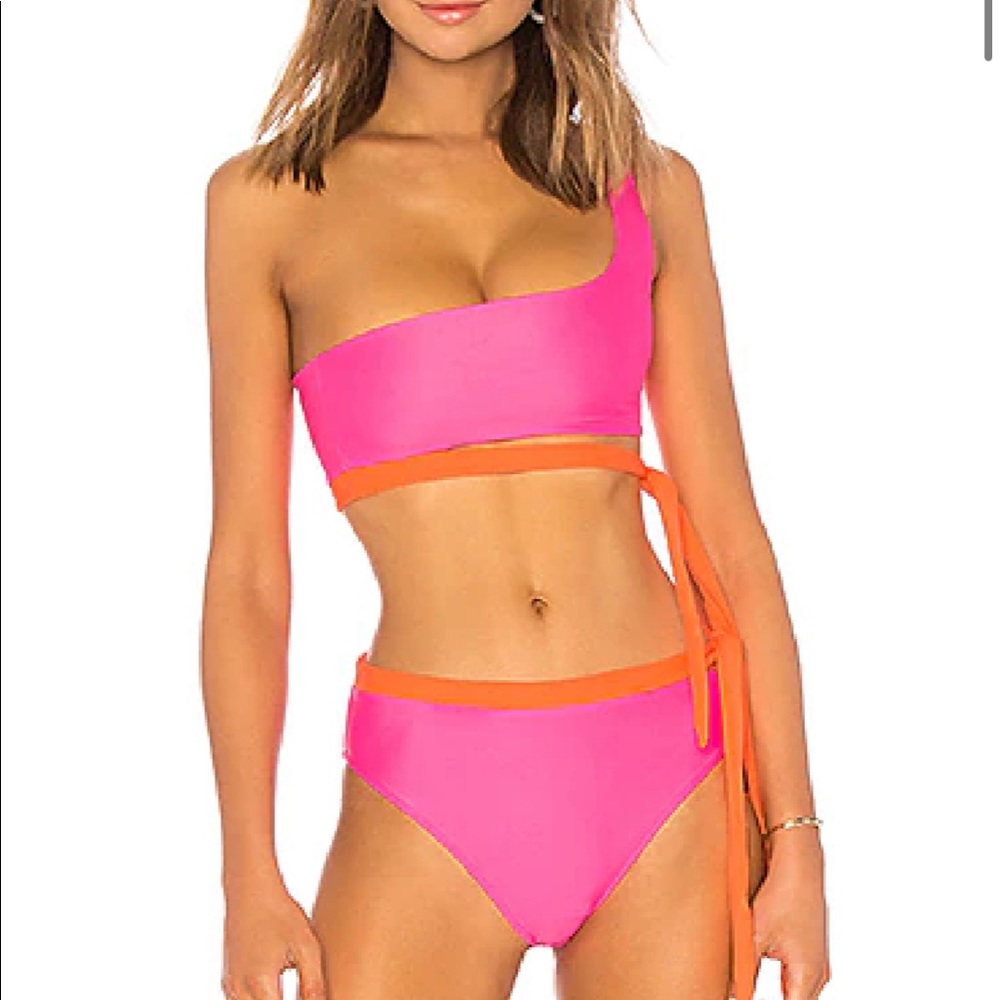 NWT never worn. Super cute just doesn’t fit! Size medium